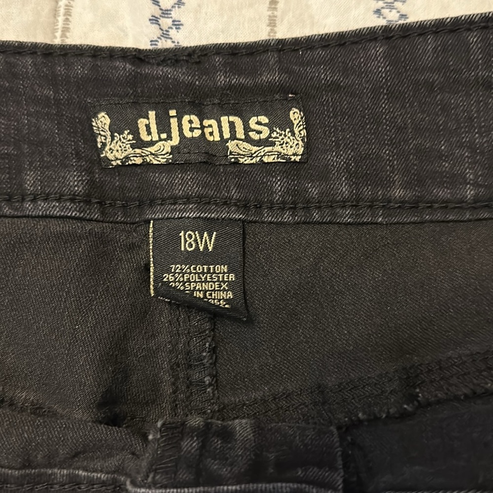 Women’s d. jeans Faded Black Wash Design High Rise Stretch Denim Shorts Sz 18w - Picture 3 of 5